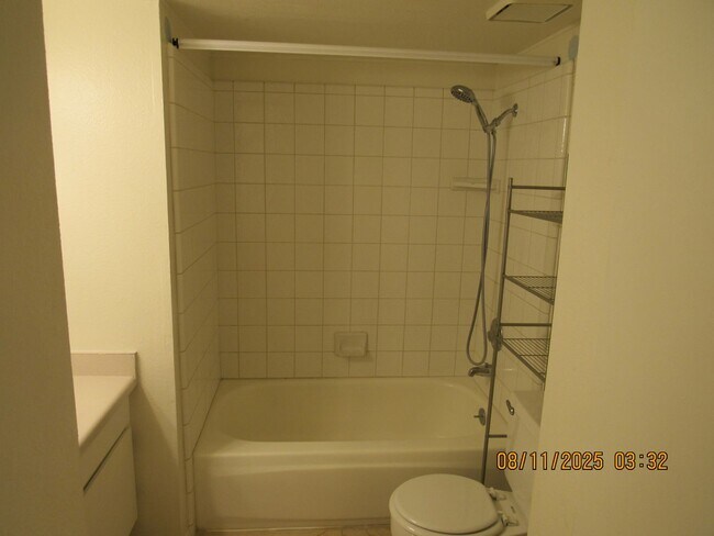 Building Photo - 3 bedroom 2 bathroom 2 car garage