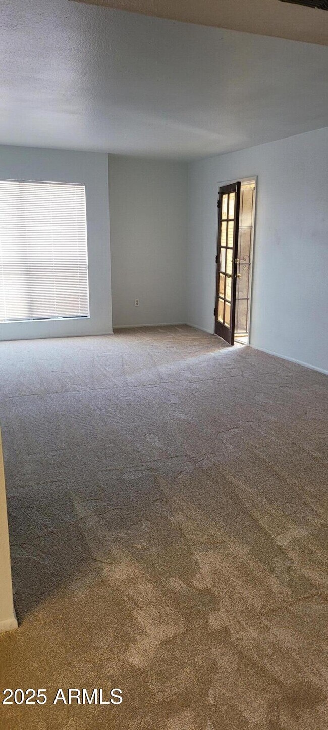 Building Photo - 3119 W Cochise Dr