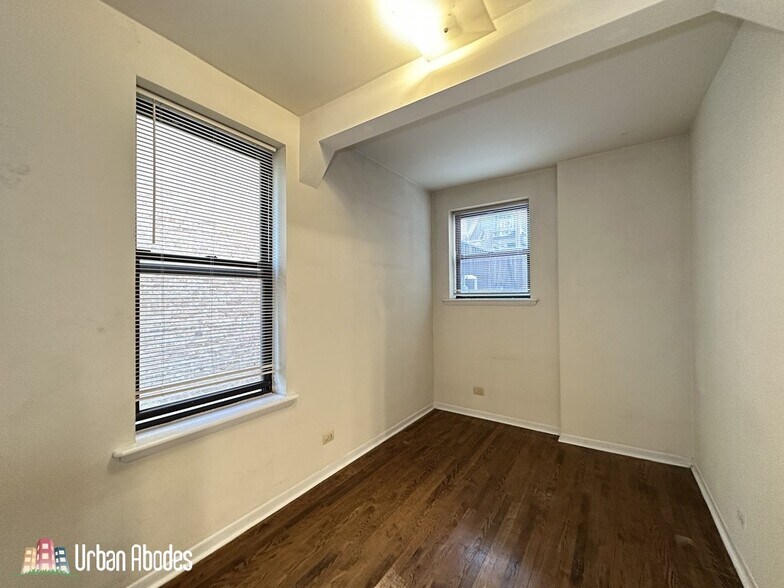 Building Photo - 3147 W Medill Ave