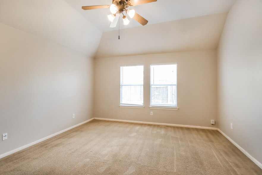 Building Photo - 10834 Waterfern Ct