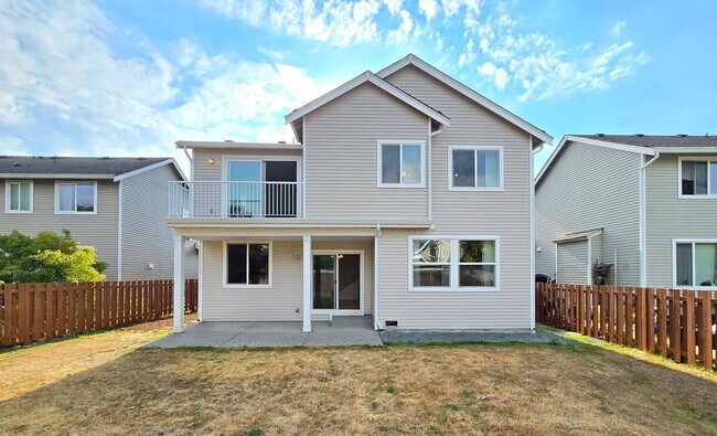 Building Photo - Charming Single Family 4 Bed/2.5 Bath Home...