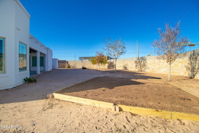 Building Photo - 864 Lemington St