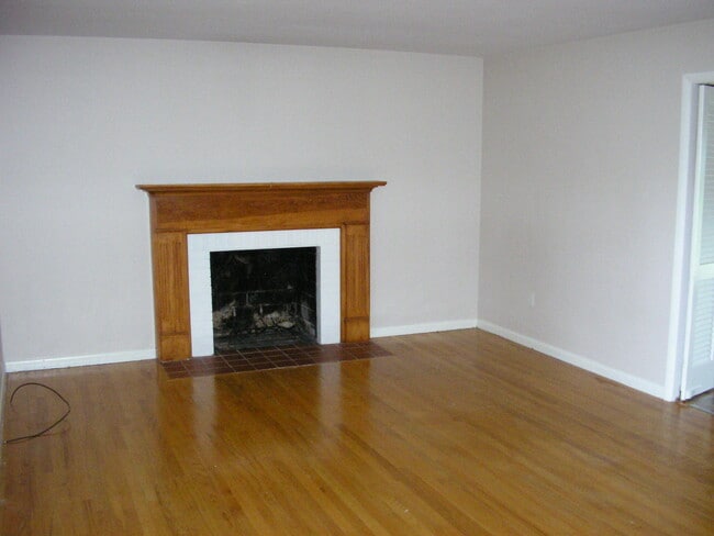 Building Photo - 1415 Woodhurst St