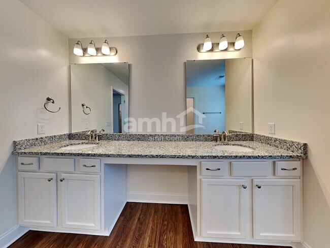 Building Photo - 445 Brookgreen Dr