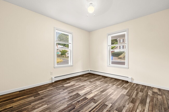 Building Photo - 143 Kneen St