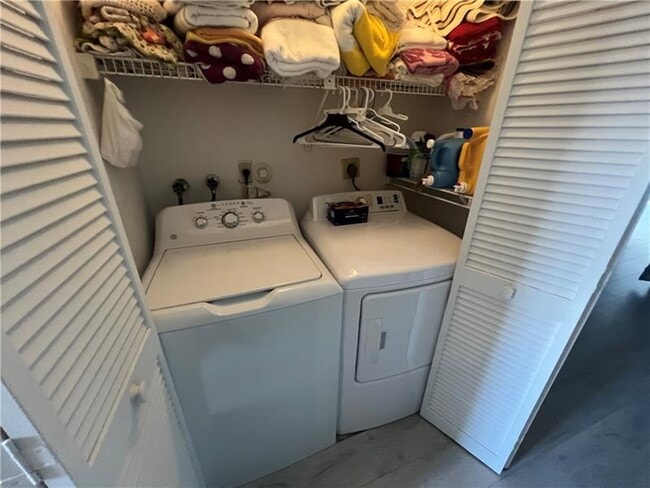 Building Photo - 211 NW 45th Ave