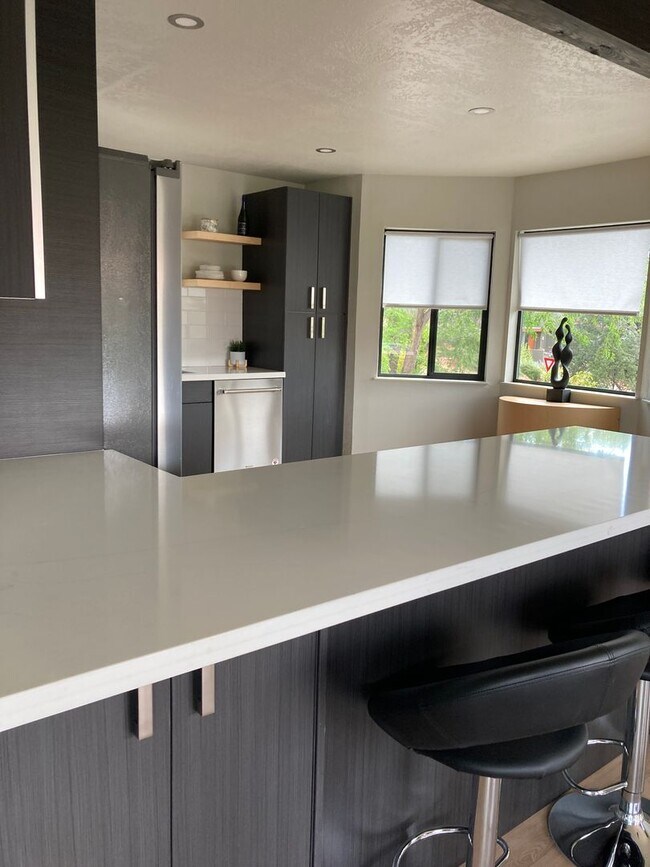 Building Photo - Spectacular, Panoramic Red Rock Views in West Sedona