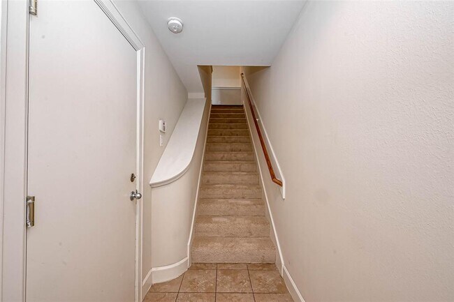 Building Photo - 2710 Hullsmith Dr