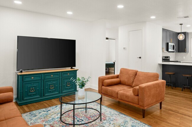 Building Photo - 1207 Romeria Dr