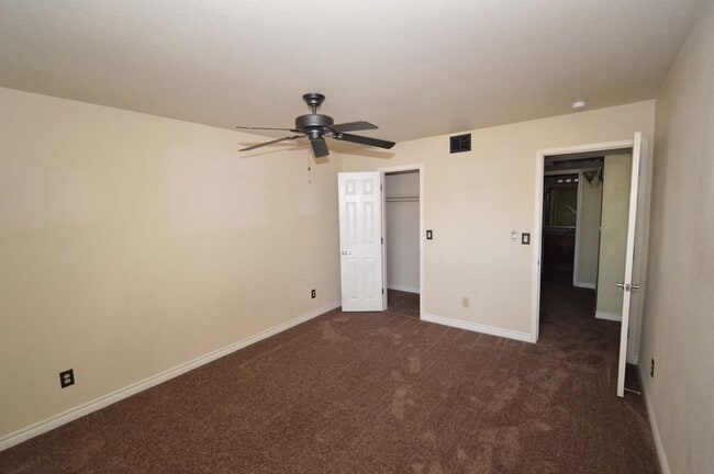 Building Photo - 2nd Floor Condo in a Gated Community