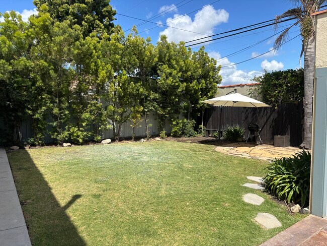 Private Yard - 1248 S Rimpau Blvd