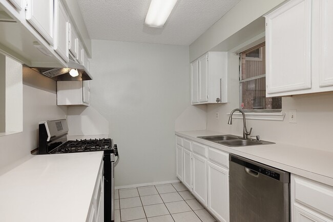 Building Photo - 6 S Pineplank Ct