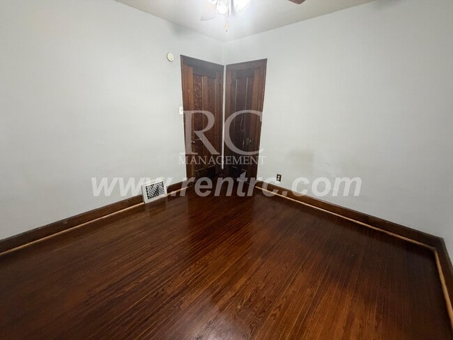 Building Photo - 136 Griffin-