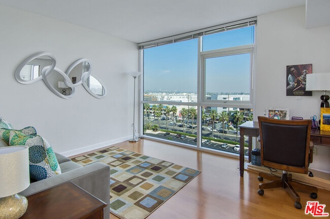 Building Photo - 13600 Marina Pointe Dr