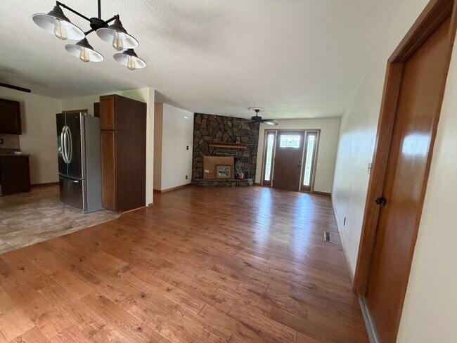 Building Photo - 371 Greenbrier Dr