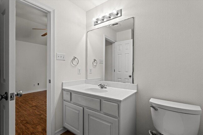 Building Photo - 2304 Village View Loop