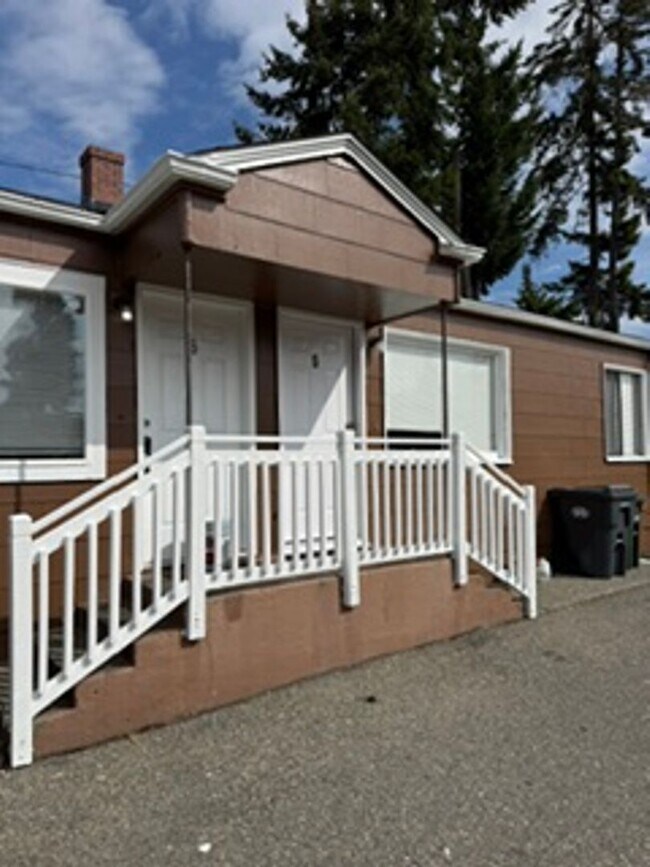 Building Photo - 8420 S Tacoma Way