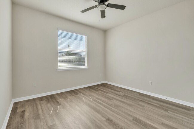 Building Photo - 3 Bedroom Villa - Star Farms