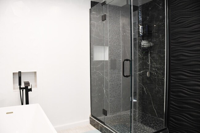 Building Photo - 61576 Aberdeen Dr