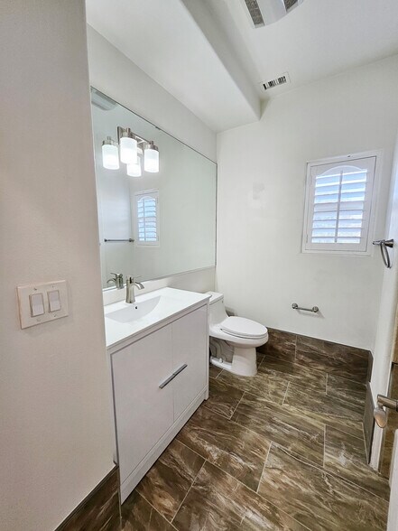 Building Photo - 3780 Lenawee Ave