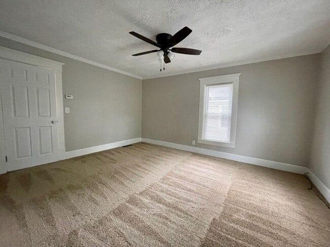 Building Photo - PERFECT  2 Bedroom Move-In Ready!