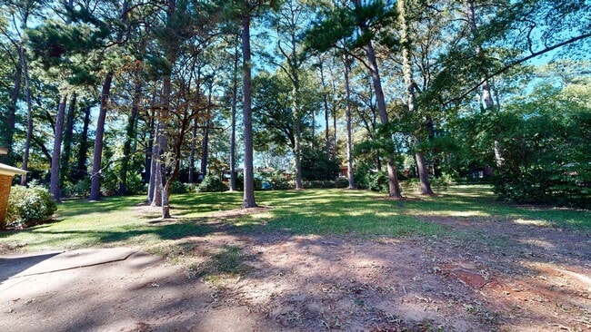 Building Photo - Cute 3 bedroom, 1 bath home tucked in a quiet cul-de-sac