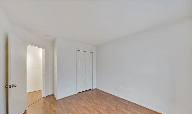 Building Photo - Bright & Spacious 3BR/2BA in the Heart of Columbia Heights