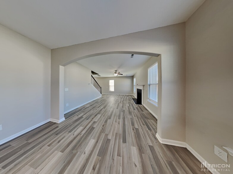 Building Photo - 2203 Jenny Dr