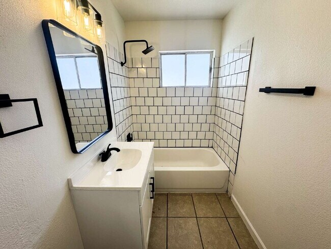 Building Photo - Cozy 3-Bed Oasis in Yuma's Heart