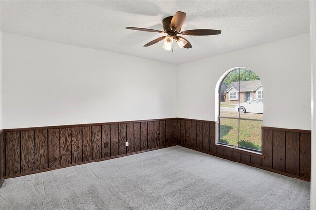 Building Photo - 6071 Highland Cir N