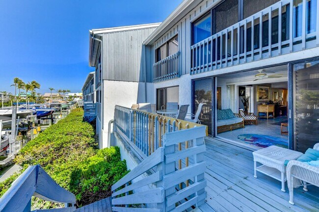 Building Photo - CANAL FRONT CONDO