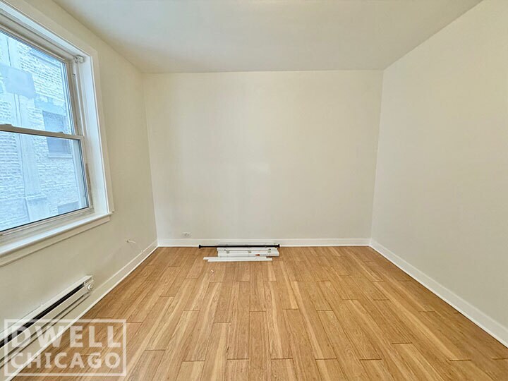 Building Photo - 511 W Belmont Ave