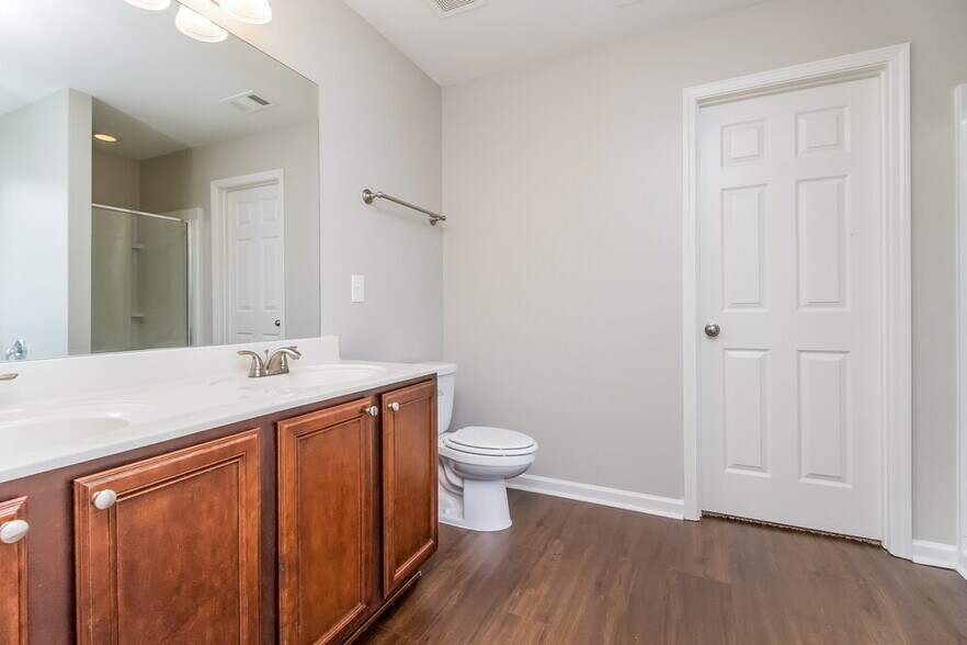 Building Photo - 924 Creek Oak Dr