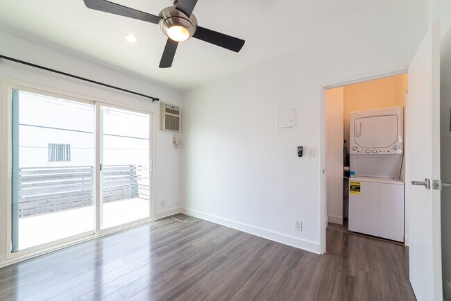 Building Photo - 319 Heliotrope Dr