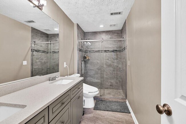 Building Photo - 1500 Highland Farm Dr