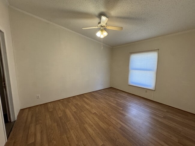 Building Photo - 477 Henrys Country Rd