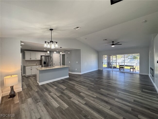 Building Photo - 1021 NW 10th Ave