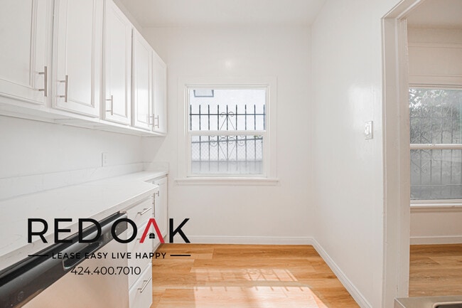 Building Photo - 1818 Whitley Ave