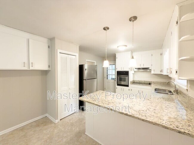 Building Photo - 544 Ellynn Dr
