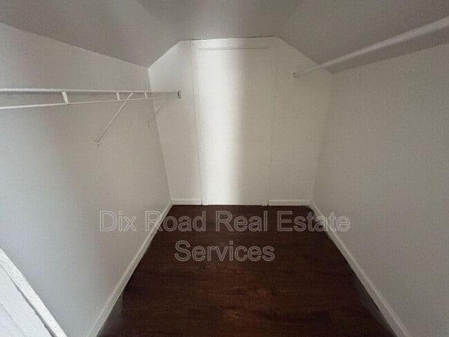 Building Photo - 123 N Miami St