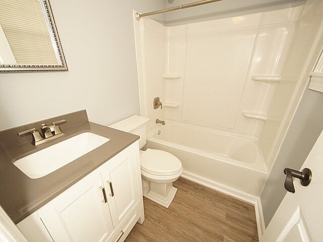 Building Photo - Charming 2-Bedroom Retreat in Vibrant Charleston  Perfect for Cozy Living!