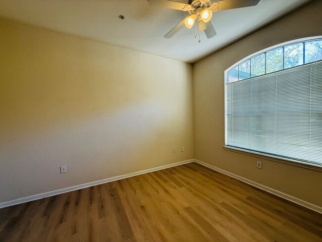 Building Photo - Beautiful Two Bedroom, Two Bath Condo For Rent in New Tampa!