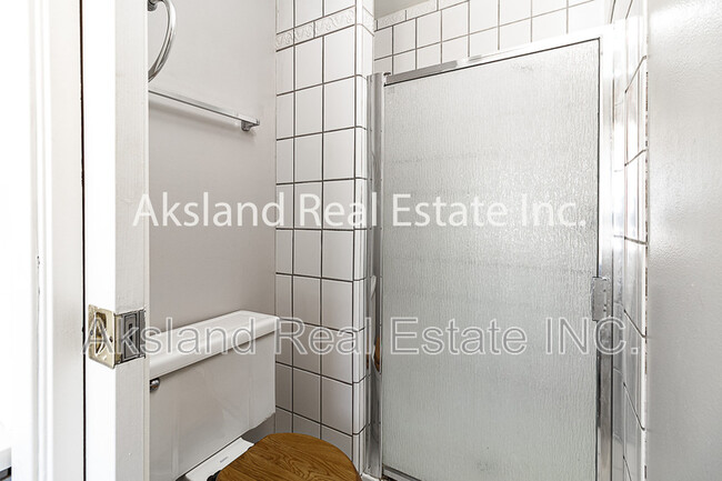 Building Photo - 883 El Capitan Ave