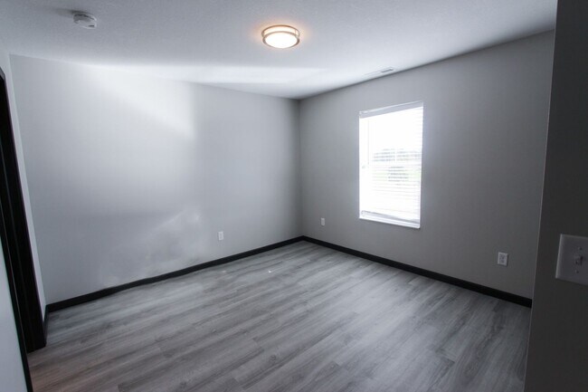Building Photo - New! Beautiful 2 Bed, 2 Bath Apartment in ...