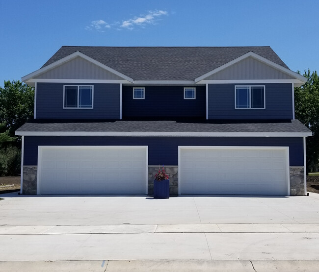 Primary Photo - Willow Creek Townhomes