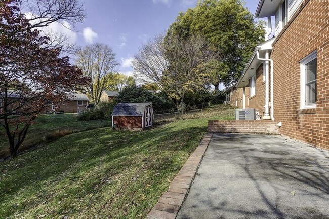 Building Photo - 110 Shasta Ct