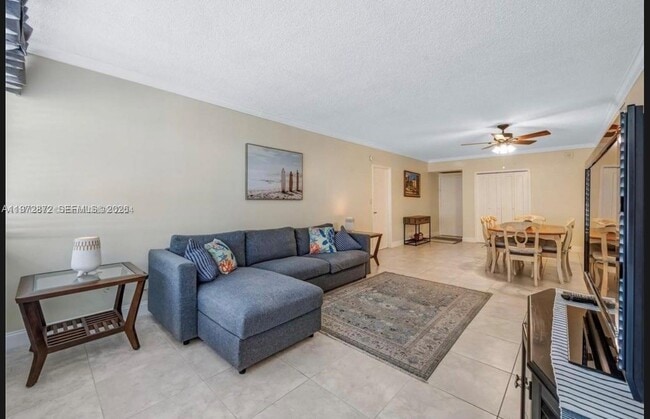 Building Photo - 3725 S Ocean Dr