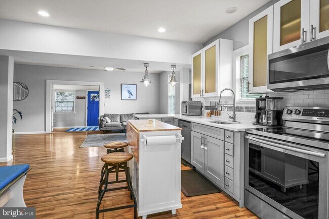 Building Photo - 6032 Melbourne Ave