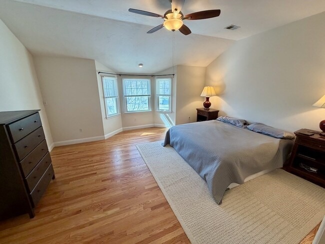 Building Photo - 4 N Park St