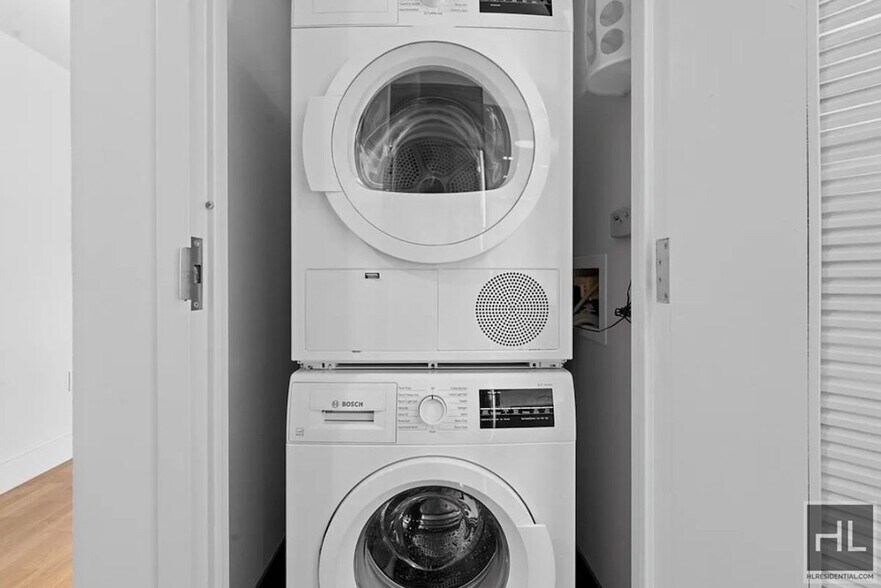 Building Photo - 310 Clarkson Ave